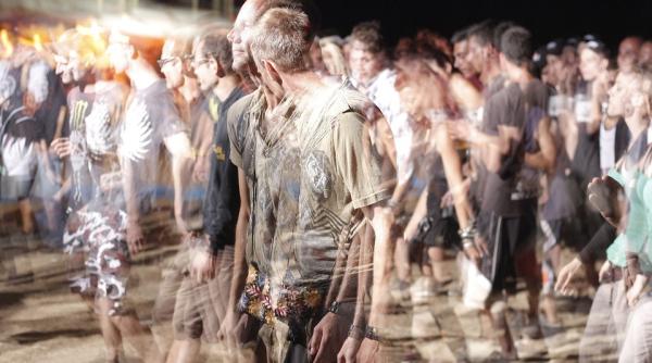 ROMÂNII din DIASPORA: „Oare se merită atâtea SACRIFICII făcute prin țări străine?”