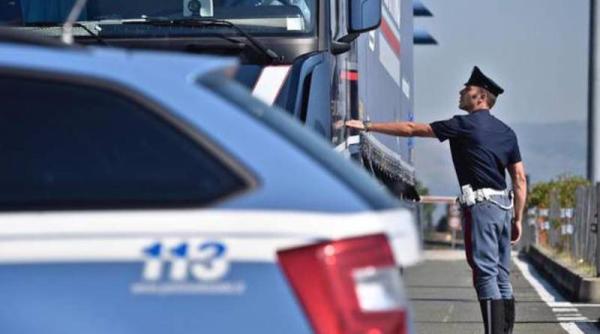 Italia. Un șofer ROMÂN de TIR a încercat să-i păcălească pe polițiști. Pedeapsă usturătoare