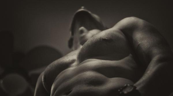 Italia. Un ROMÂN a încercat să își SEDUCĂ gazda. A apărut la ușă GOL și a invitat-o să vizioneze un FILM pentru adulți  