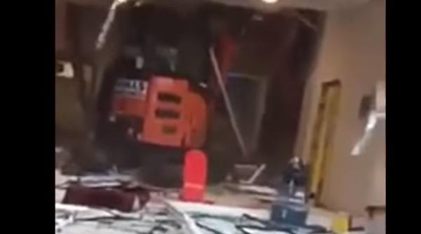 Marea Britanie. Un mecanic NEPLĂTIT a DEVASTAT un hotel abia construit (VIDEO)