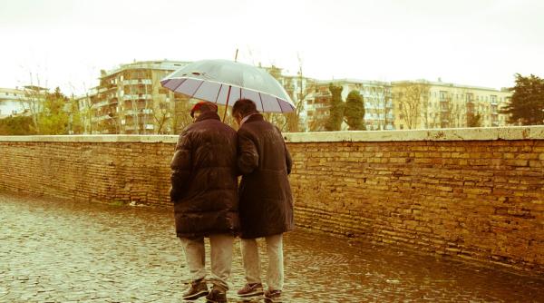 Italia. BADANTE cu documente false ROMÂNEȘTI. Autoritățile pun cetățenii în alertă