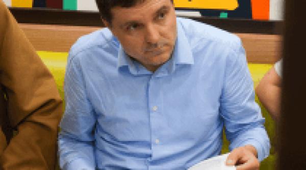 Nicușor Dan dă RADET în judecată