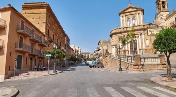 Orașul din Italia cu case la 1 euro, luat cu asalt