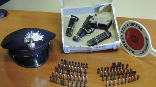 Italia. Român, arestat după ce polițiștii au găsit asupra lui un pistol și 100 de gloanțe