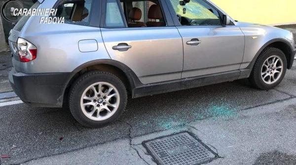 Italia. SCENE nebune într-o familie de ROMÂNI. I-a SPART mașina și a fugărit-o cu un CIOCAN