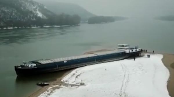 Marinar român, singur de două săptămâni pe o navă EȘUATĂ în Ungaria