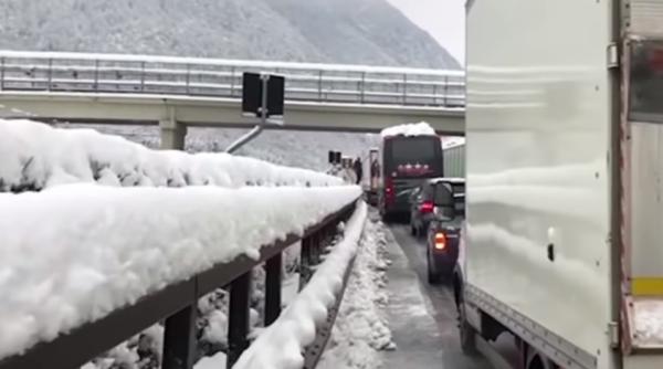 Italia. Coadă de 16 km pe o autostradă. 200 de persoane, SALVATE (VIDEO)