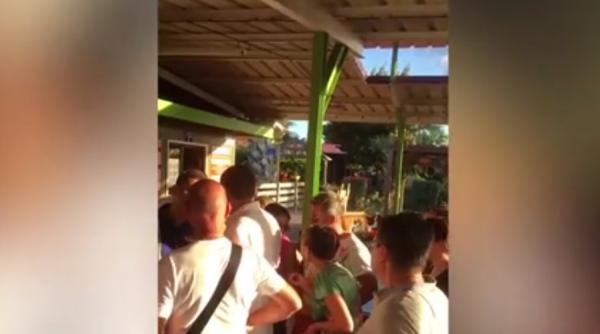 Turiști ROMÂNI, ABANDONAȚI doar cu hainele de pe ei pe o insulă din Caraibe