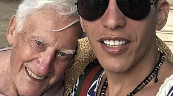 Marea Britanie. Preot octogenar, ÎNDRĂGOSTIT de un ROMÂN de 25. Detalii picante din noua etapă din viața cuplului