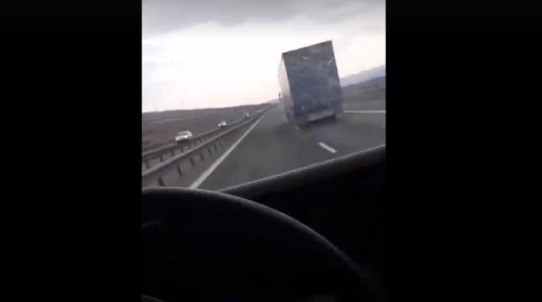 ȘOFERUL transmitea LIVE cu 140 km/h și a provocat ACCIDENTUL cu ROMÂNI care veneau din străinătate (VIDEO)