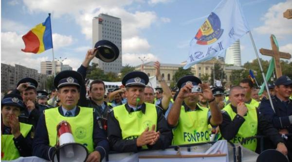 PROTEST în fața MAI: Mii de ofițeri, rezerviști militari, agenți de poliție și penitenciare, ies în STRADĂ