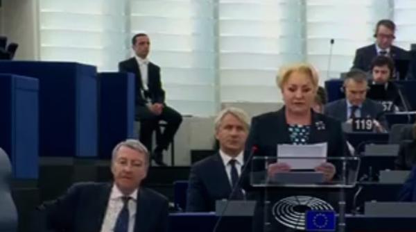 Dăncilă l-a anunțat pe Timmermans că nu RENUNȚĂ la OUG pentru completurile de cinci