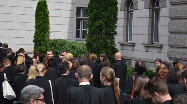 AVOCAȚII PROTESTEAZĂ luni. Ce NEMULȚUMIRI au