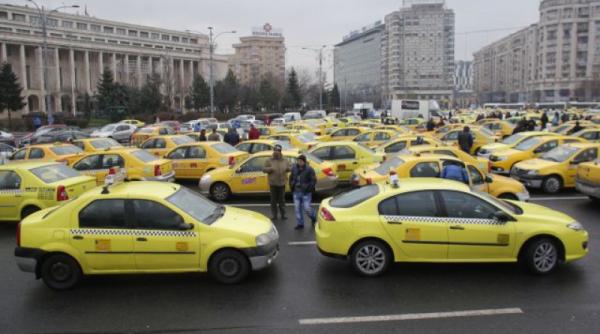 PROTEST de amploare în fața Guvernului. Taximetriștii IES în STRADĂ
