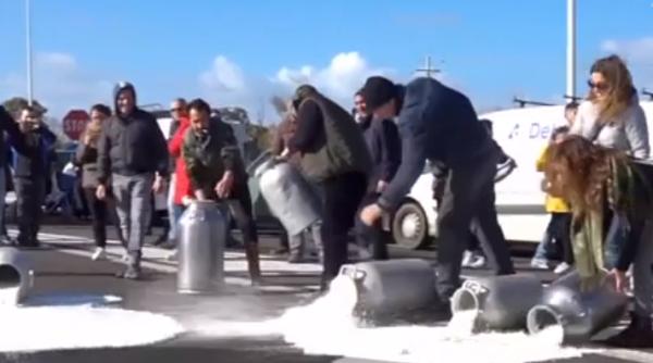 Italia. Scandalul LAPTELUI românesc ia amploare. Fermierii amenință cu BLOCAJ total