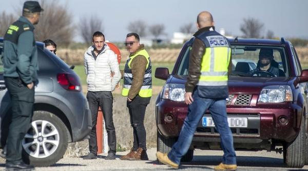 Spania. ROMÂNUL care i-a TĂIAT gâtul prietenului, dus la RECONSTITUIRE în livada de măslini