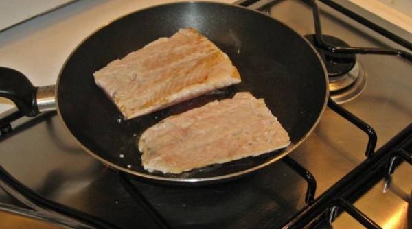 Alertă alimentară! Somon CONTAMINAT cu Listeria în trei hipermarketuri din țară!