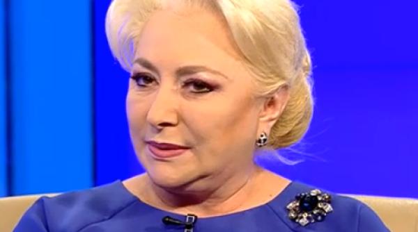 Dăncilă: „Am scos țara din noroaie”. În aceeași zi, cortegiu funerar, BLOCAT în NOROI