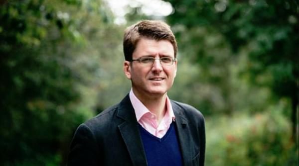 SPION britanic, fost șef din MI6, ANGAJAT să obțină INFORMAȚII sensibile din Guvernul României