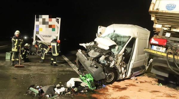 Germania. Șofer ROMÂN STRIVIT, după ce a intrat într-un TIR