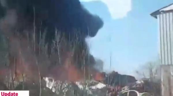 Mesaj RO-ALERT. INCENDIU puternic la un parc de dezmembrări auto 