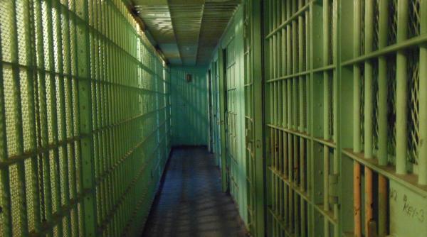 ROMÂNI, CONDAMNAȚI în Anglia după ce au BATJOCORIT o femeie în casă cu copiii acesteia 