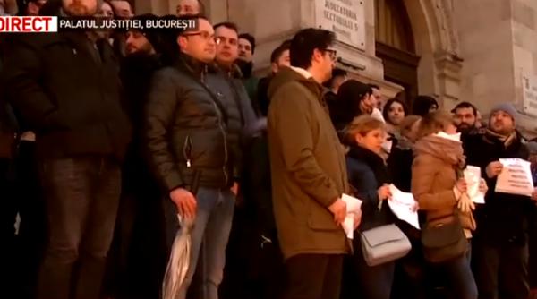 ULTIMA ORĂ. Protest la Curtea de Apel București. ZECI de magistrați în stradă