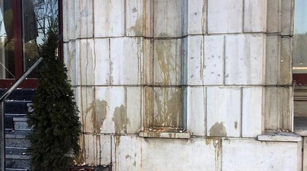 Ministerul Justiției, "vandalizat" din NOU. Cu ce au aruncat protestatarii pe ziduri