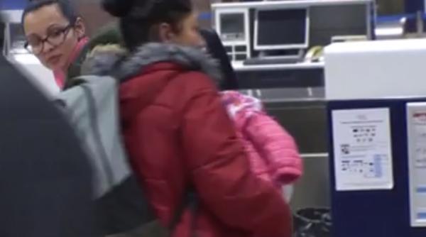 O fetiță ROMÂNCĂ grav bolnavă, dată jos din avionul spre operația salvatoare dintr-un spital din Italia