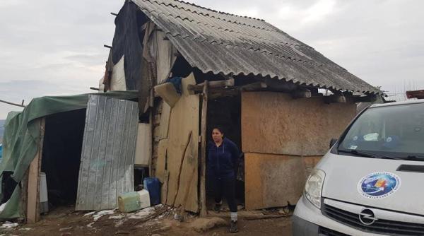 Românii din Diaspora, mobilizare pentru femeia AMENDATĂ că a căutat în gunoi