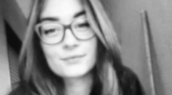 Italia. "Mihaela se odihnește într-un loc luminos". SUTE de oameni au condus-o pe ultimul drum pe tânăra de 21 de ani