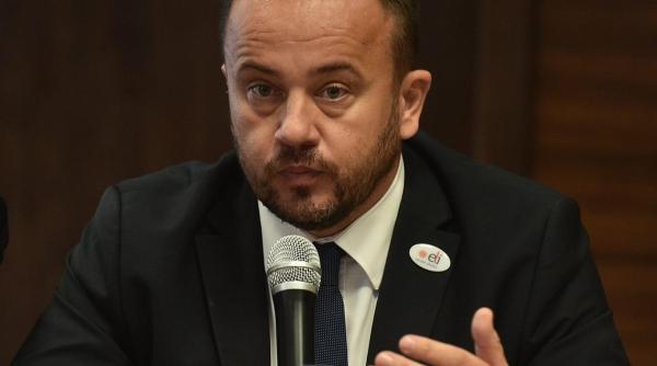 Liviu Pop îi ceartă pe actorii din stradă: "Guvernul PSD s-a gândit la actori"