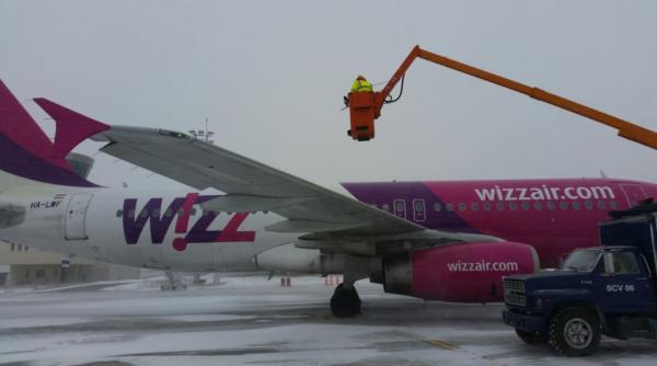 ALERTĂ pentru ROMÂNI! FRAUDĂ cu BILETE GRATUITE de AVION în numele Wizz Air 