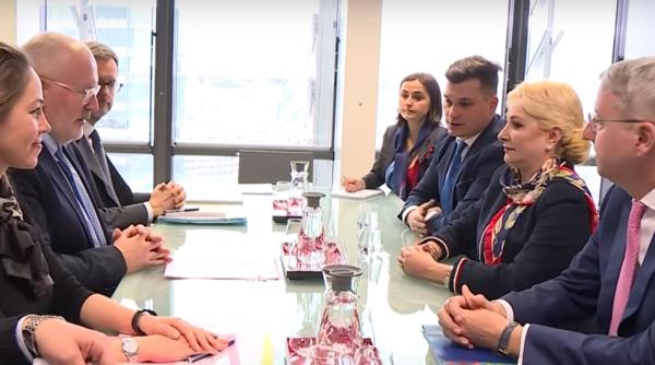 FILM MUT prezentat de Guvern de la întâlnirea cu Timmermans. „În ce limbă tace Viorica Dăncilă?” (VIDEO)