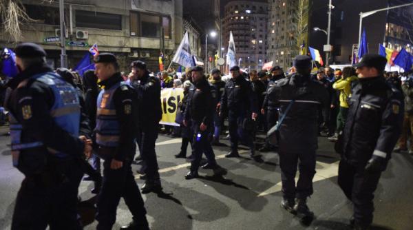 Protest DUMINICĂ seara împotriva PSD: Se cere GREVĂ GENERALĂ de o zi pe 15 martie 