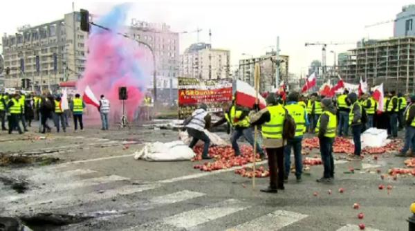 PROTEST MASIV. Porci MORȚI și TONE de MERE, aruncate într-una din cele mai importante piețe 