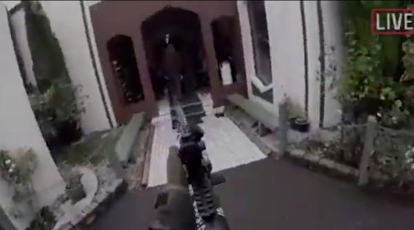 IMAGINI ȘOCANTE din Noua Zeelandă! Unul dintre atacatori, LIVE în timp ce împușca persoanele în moschee (VIDEO)