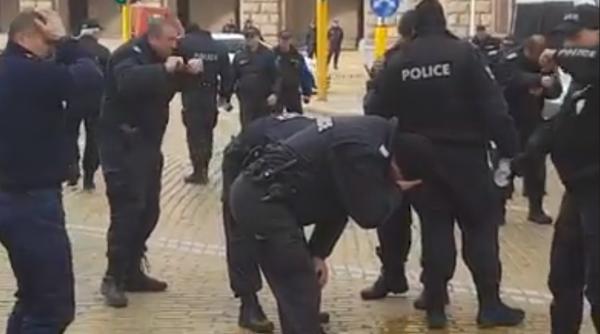Bulgaria. Polițiștii s-au GAZAT singuri în timpul unui protest antiguvernamental. VIDEO