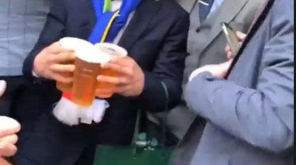 Marea Britanie. ROMÂN, angajat ca SCLAV PERSONAL pentru un milionar. Plătit să îi cumpere bere și să îi țină haina (VIDEO) 