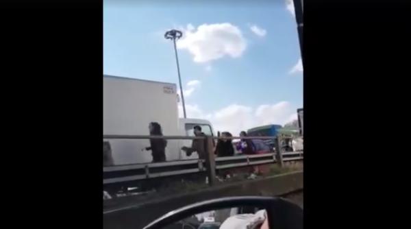 ATENTAT terorist lȃngă Milano. Amenința elevii cu un cuțit