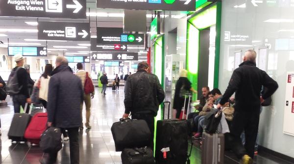 ROMÂNII din Londra, ATACAȚI și AMENINȚAȚI pe aeroport 