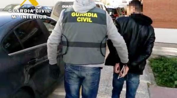 Tenerife. Un român a jefuit un pensionar şi a încercat să fugă cu un feribot