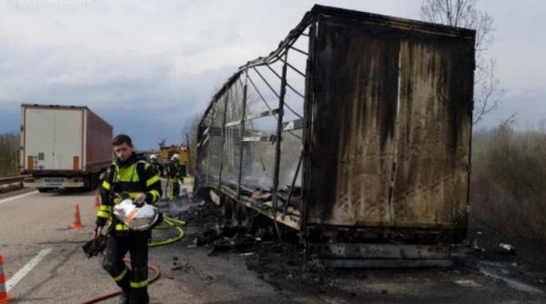 Franța. Unui șofer ROMÂN de TIR i-a luat FOC camionul în mers. IMAGINI DEVASTATOARE (FOTO)