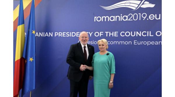 Amenințări de la Bruxelles. Timmermans: Avertizez Guvernul Dăncilă