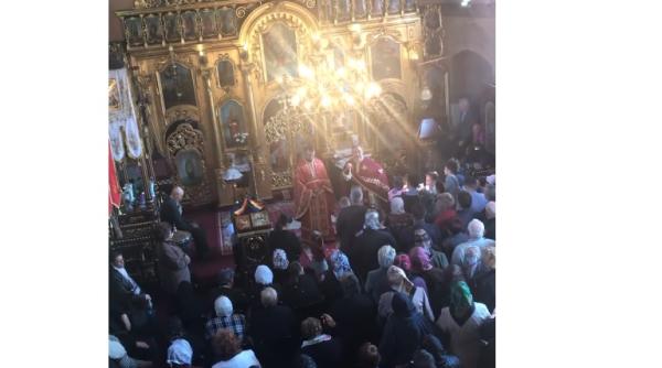 Politică în BISERICĂ. Preot: "Iohannis nu are CRUCE pe biserica pe care o reprezintă, are un buzdugan"