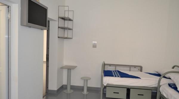 LUX în ÎNCHISOARE. Are club, aparate de gimnastică și grupuri sanitare MODERNE