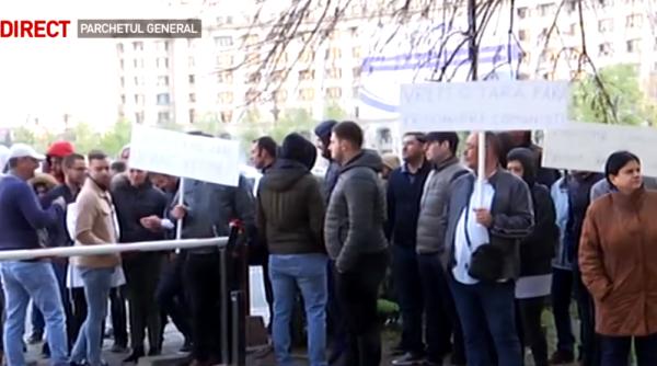 Protest la Parchetul General. Oamenii cer DEMISIA lui Augustin Lazăr. ULTIMA ORĂ