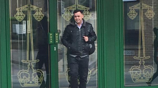 Marea Britanie. Un ROMÂN s-a MASTURBAT într-un parc public. L-a SCUIPAT pe polițistul care i-a întrerupt „activitatea” 