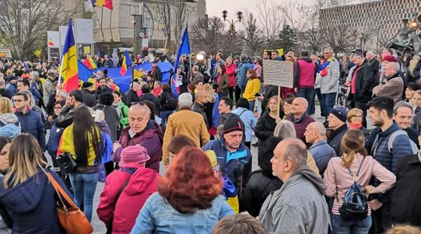MITING în fața Guvernului