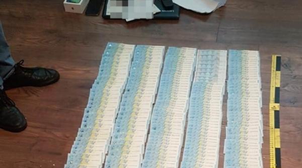 Zeci de cetăţeni străini, păcăliţi de o bandă de români. I-au convins să le dea sume enorme